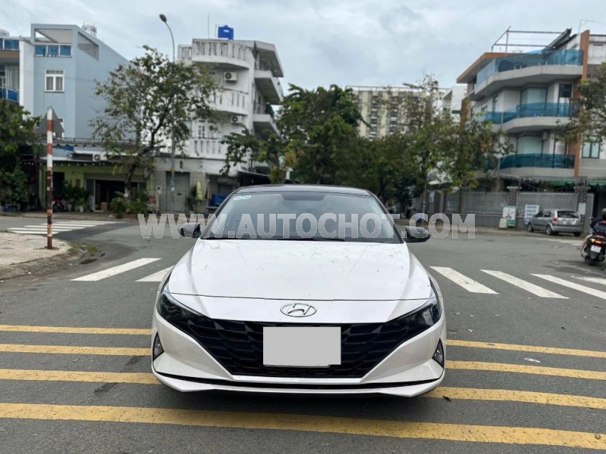 Hyundai Elantra 1.6 AT Tiêu chuẩn 2024