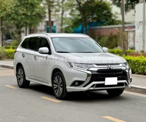 Xe Mitsubishi Outlander 2.0 CVT 2022