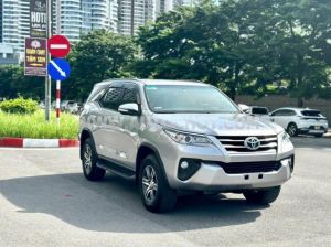 Xe Toyota Fortuner 2.7V 4x2 AT 2017