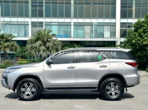 Xe Toyota Fortuner 2.7V 4x2 AT 2017