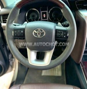 Xe Toyota Fortuner 2.7V 4x2 AT 2017