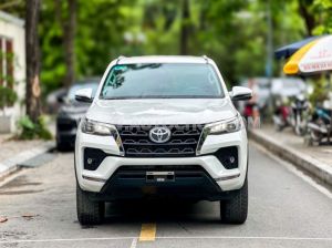 Xe Toyota Fortuner 2.4L 4x2 AT 2023