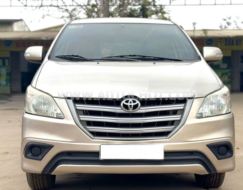 Toyota Innova 2.0E 2015