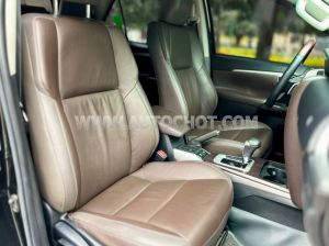 Xe Toyota Fortuner 2.7V 4x2 AT 2017