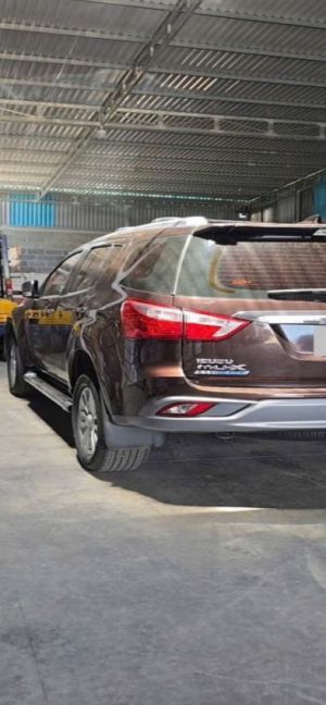 Xe Isuzu MU-X 1.9 4X2 AT 2019