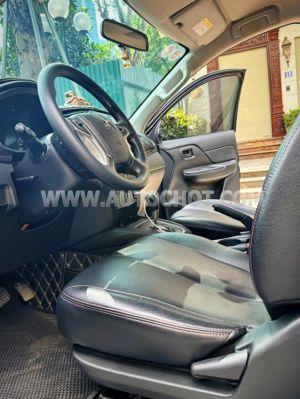 Xe Mitsubishi Triton 4x2 AT 2022