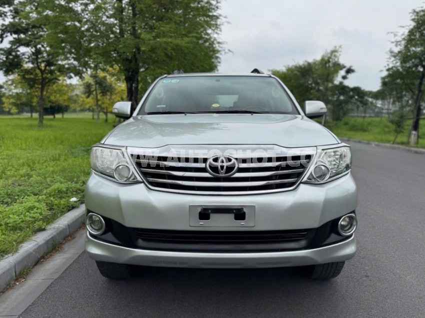 Toyota Fortuner 2.7V 4x2 AT 2014