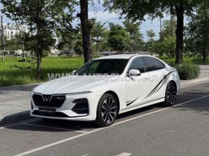Xe VinFast Lux A 2.0 Premium 2.0 AT 2020