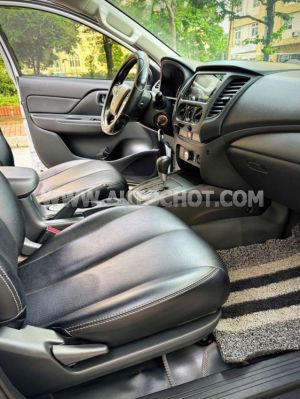 Xe Mitsubishi Triton 4x2 AT Mivec 2020
