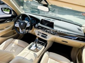 Xe BMW 7 Series 730Li 2020
