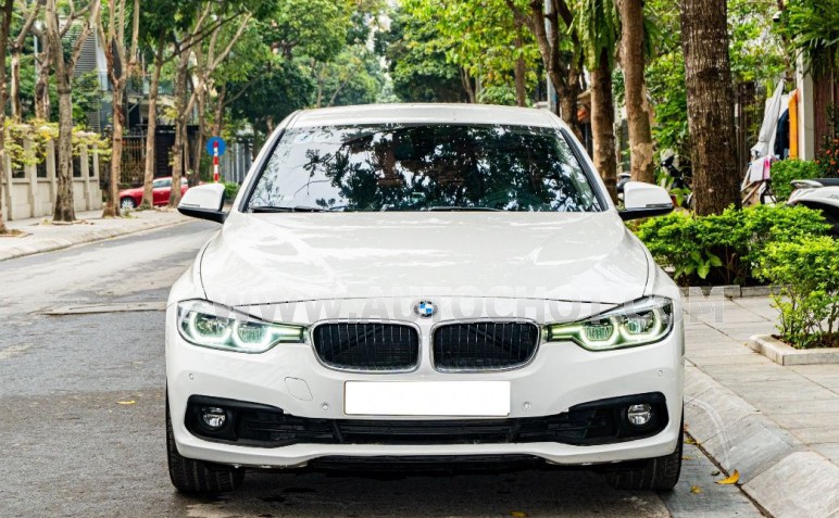 BMW 3 Series 320i 2018