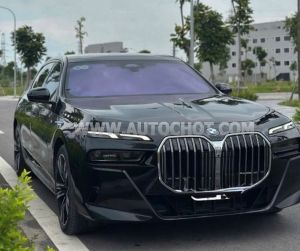 Xe BMW 7 Series 735i M Sport 2023