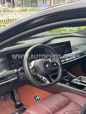 Xe BMW 7 Series 735i M Sport 2023