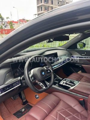 Xe BMW 7 Series 735i M Sport 2023