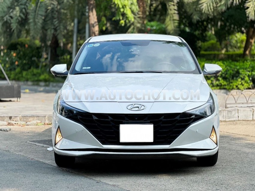 Hyundai Elantra 1.6 AT Tiêu chuẩn 2022