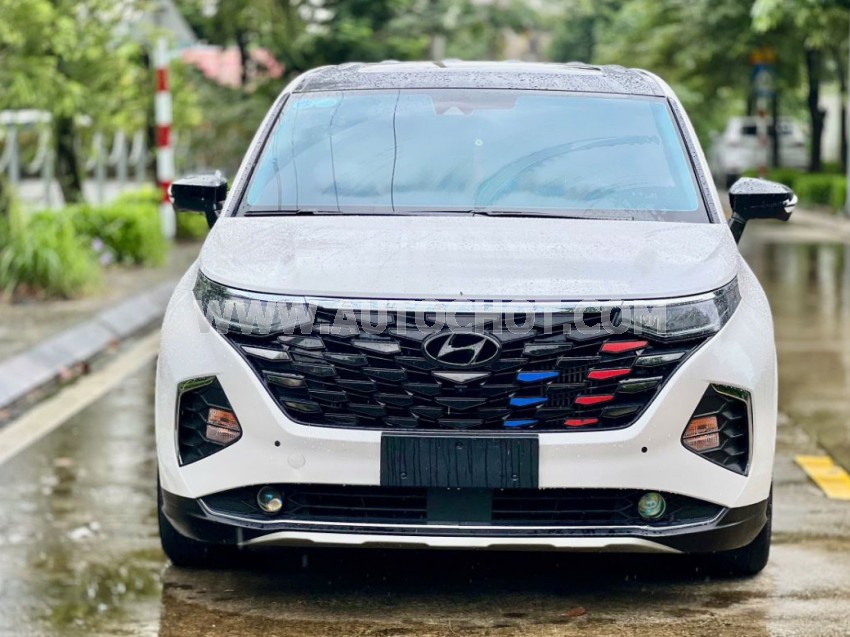 Hyundai Custin Cao Cấp 2.0T 2024