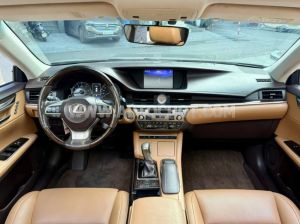 Xe Lexus ES 250 2017
