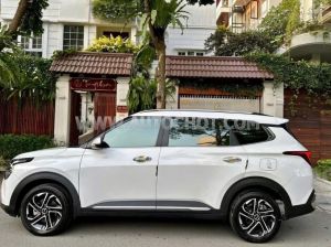 Xe Kia Carens 1.5G Luxury 2024