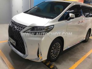 Xe Lexus LM 300h Royal Lounge 2020