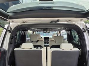 Xe Lexus LM 300h Royal Lounge 2020