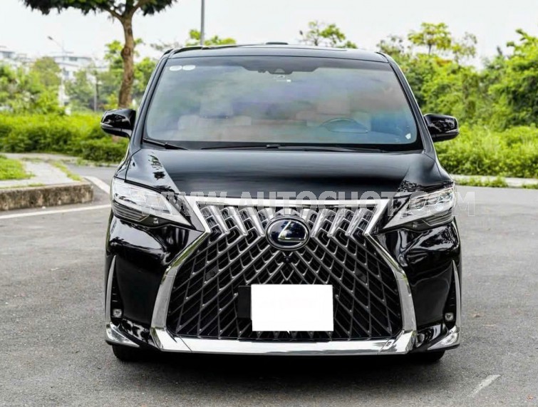 Xe Lexus LM 300h Royal Lounge 2020