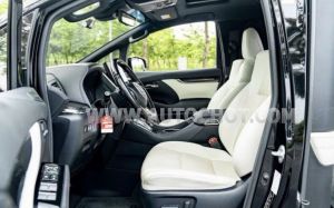 Xe Lexus LM 300h Royal Lounge 2020