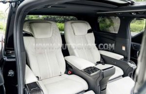 Xe Lexus LM 300h Royal Lounge 2020