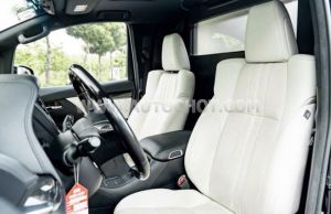 Xe Lexus LM 300h Royal Lounge 2020
