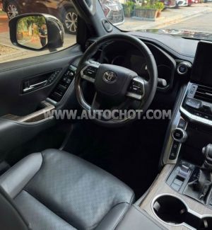 Xe Toyota Land Cruiser 3.5 V6 2024