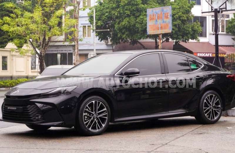 Toyota Camry 2.0Q 2025