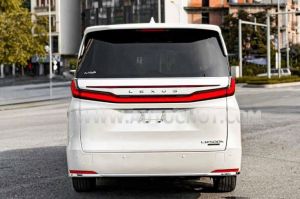 Xe Lexus LM 500h 2024