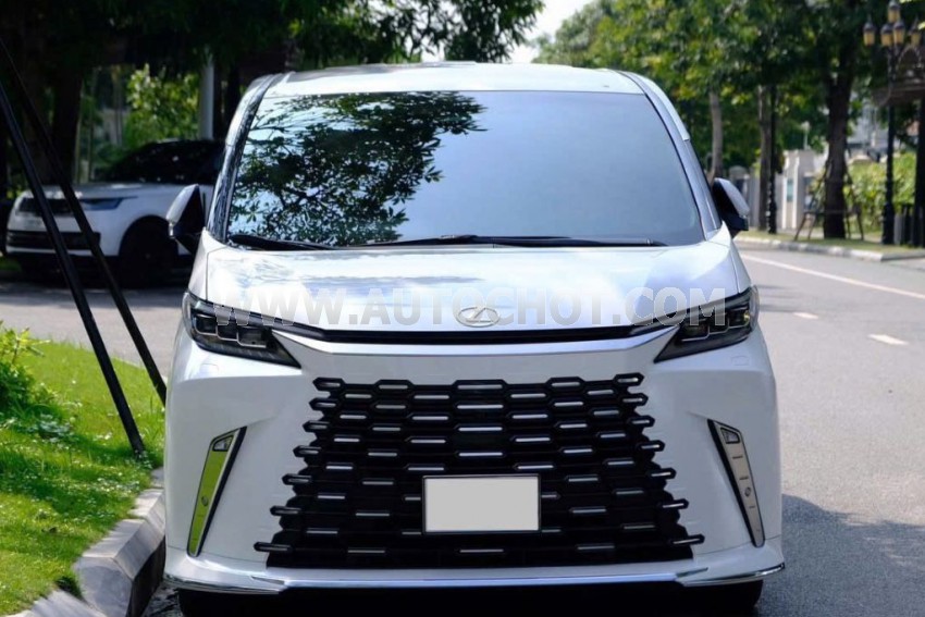 Xe Lexus LM 500h 2024