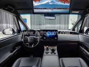 Xe Lexus LM 500h 2024