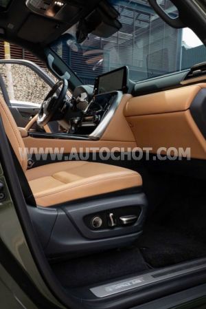 Xe Lexus LX 600 Urban 2025