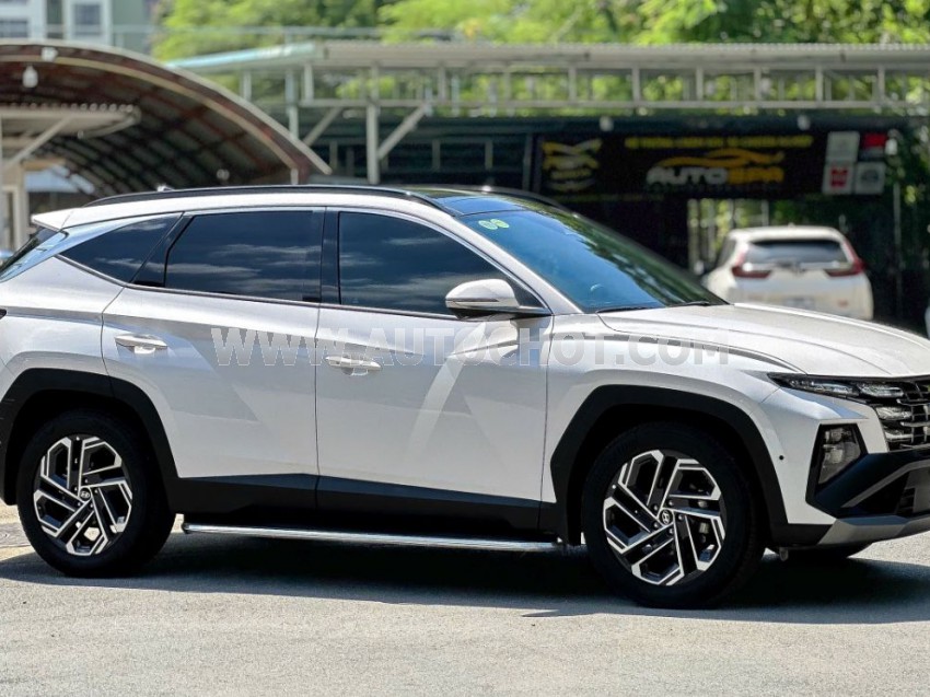 Xe Hyundai Tucson 1.6 AT Turbo HTRAC Đặc biệt 2025