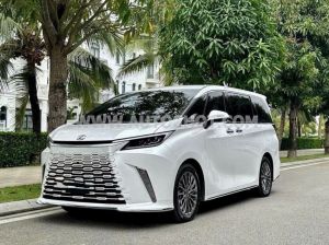 Xe Lexus LM 500h 2025