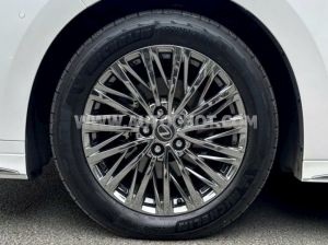 Xe Lexus LM 500h 2025