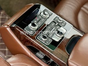 Xe Audi A8 L 4.2 Quattro 2010