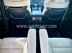 Xe Lexus LM 300h Royal Lounge 2020