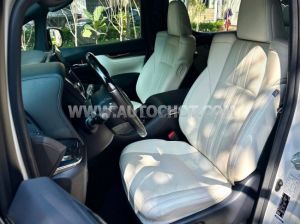 Xe Lexus LM 300h Royal Lounge 2020