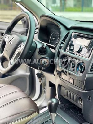 Xe Mitsubishi Triton 4x2 AT Mivec 2020