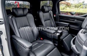 Xe Lexus LM 300h 2021