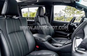 Xe Lexus LM 300h 2021