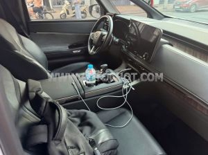 Xe Lexus LM 500h 2024