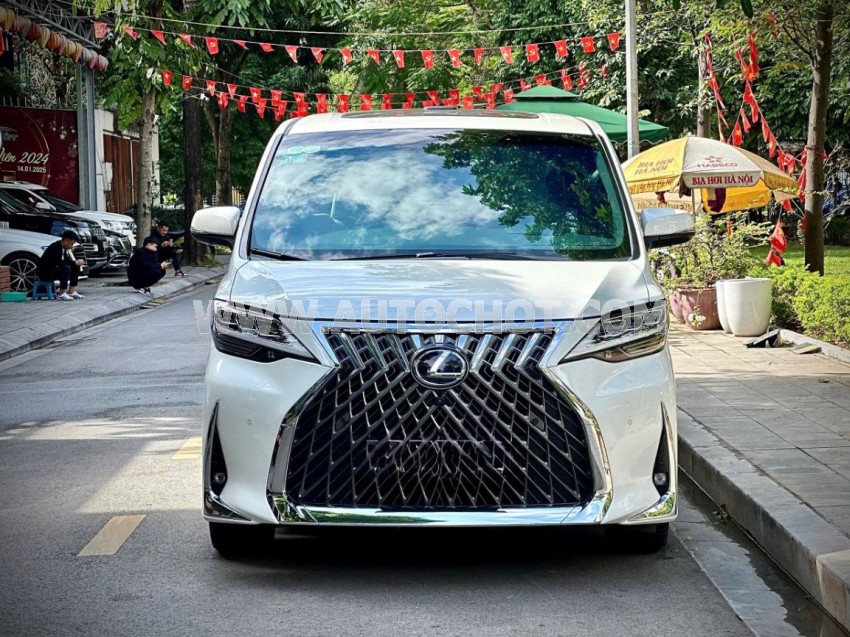 Lexus LM 300h Royal Lounge 2020