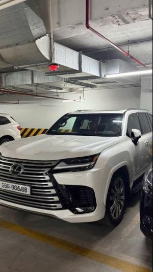 Xe Lexus LX 600 Vip 2023