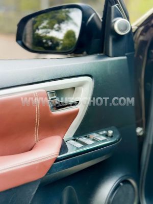 Xe Toyota Fortuner 2.7V 4x2 AT 2018