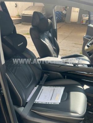 Xe Hyundai Custin Cao Cấp 2.0T 2023