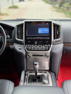 Xe Toyota Land Cruiser VX 4.6 V8 2019