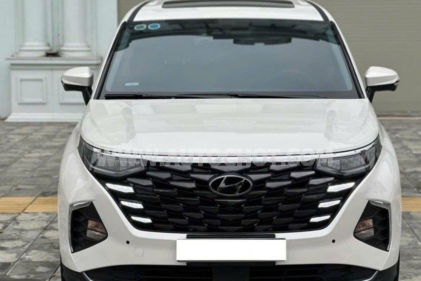 Hyundai Custin Cao Cấp 2.0T 2024